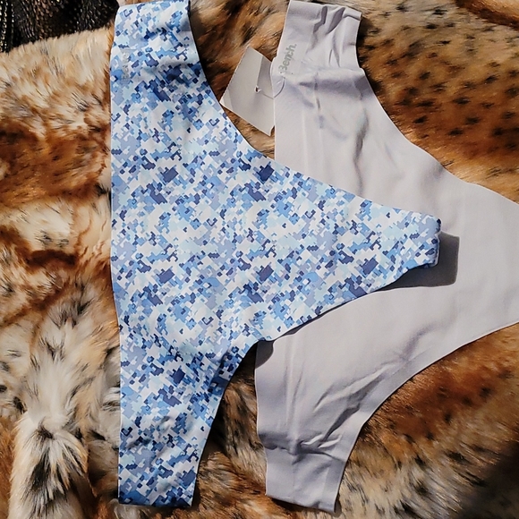 NWT Bench 2 Pair Panties Thong White Blue Med New - Picture 1 of 7